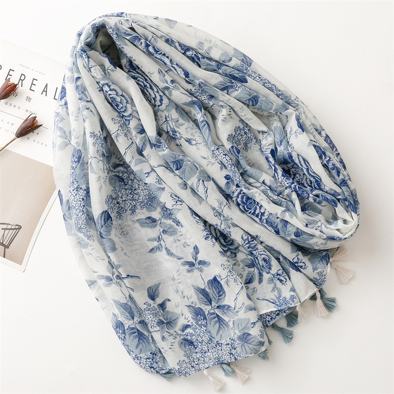 A traditional Chinese style, retro blue and white porcelain, cotton and linen hand-held scarf with a touch, and a long fringed gauze scarf pic 13