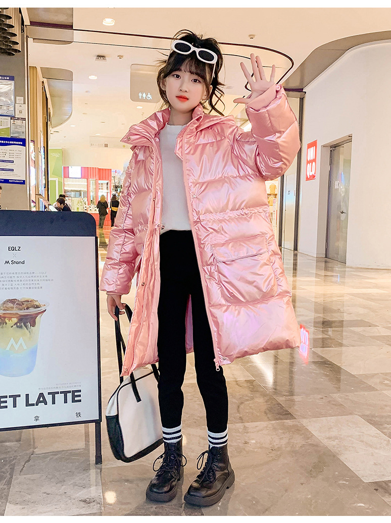 The new cotton-padded jacket for girls in 2023 features a longer winter design with a cinched waist and skirt. It is a plump and stylish cotton-padded jacket for children pic 31