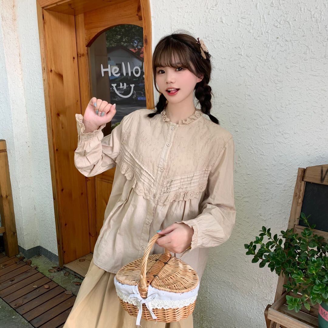 Embroidered shirt 2023 early autumn new style, fresh and simple lace trim top, sweet long-sleeved base layer for women 8326 pic 5