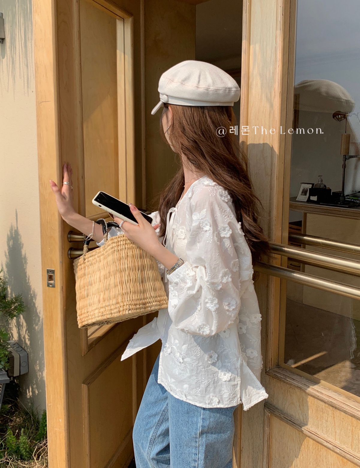 【性价比现货】韩系chic温柔风绣花V领系带小衫蕾丝刺绣排扣衬衫详情10
