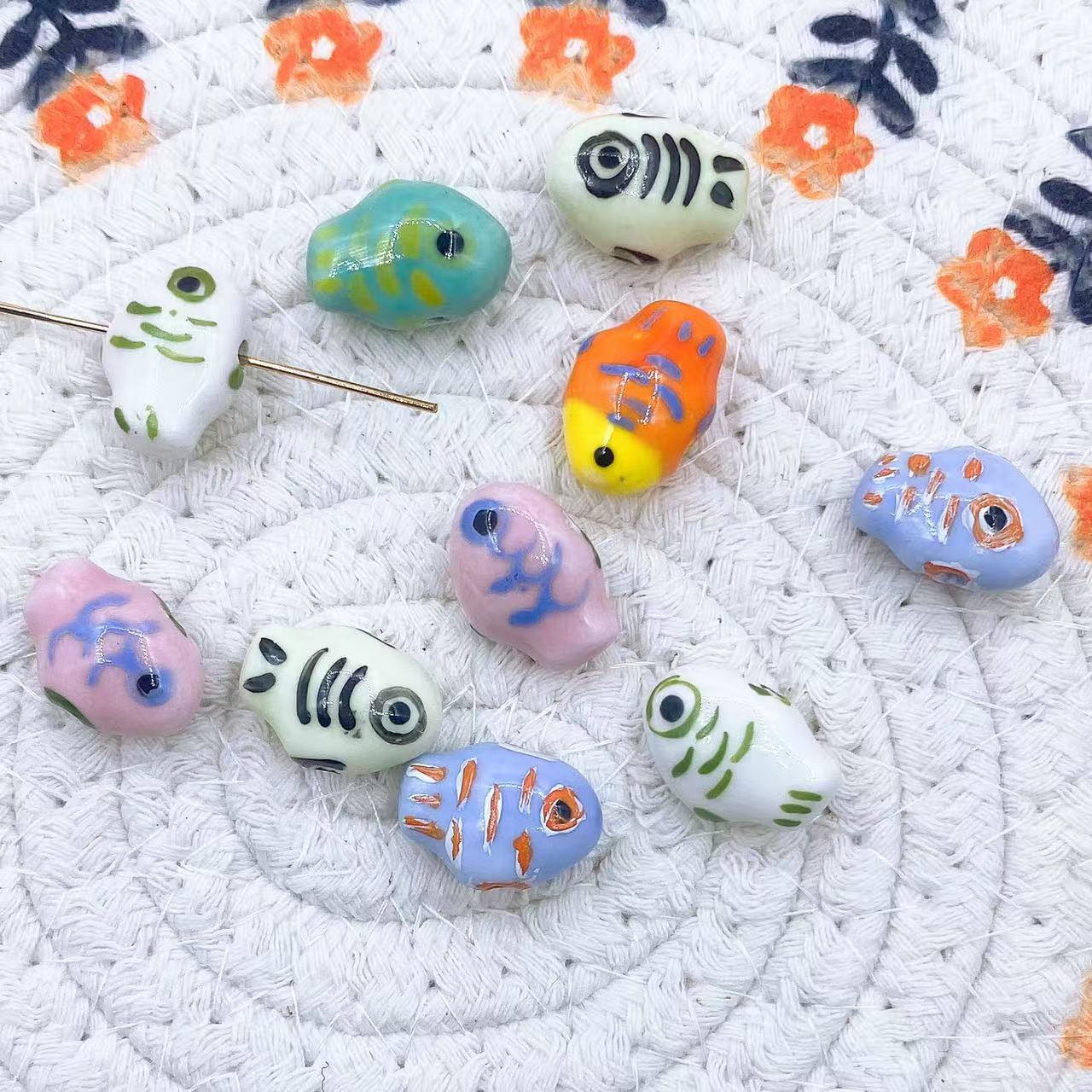 Simple and colorful ceramic pearlescent surface fish five-petal flower beads scattered beads diy handcrafted beaded bracelet decoration accessories pic 5