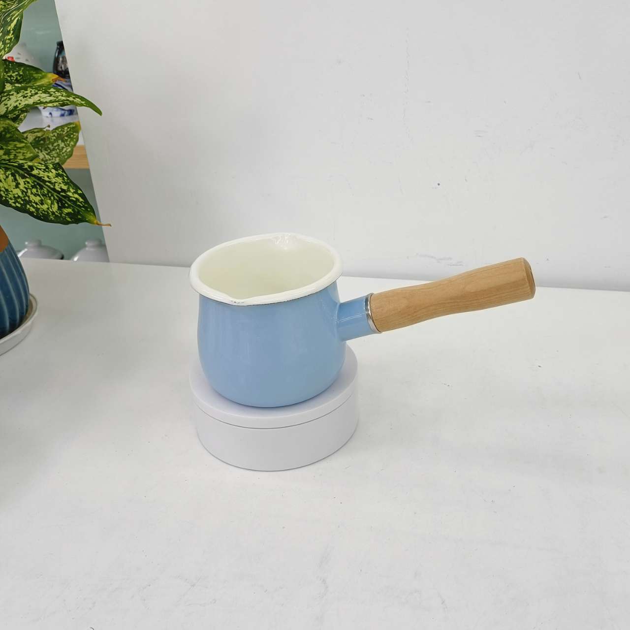 Thickened enamel milk cup, cute INS style, fresh and adorable. Enamel single-handle milk pot, wooden handle, Japanese and Korean enamel kitchenware batch pic 12