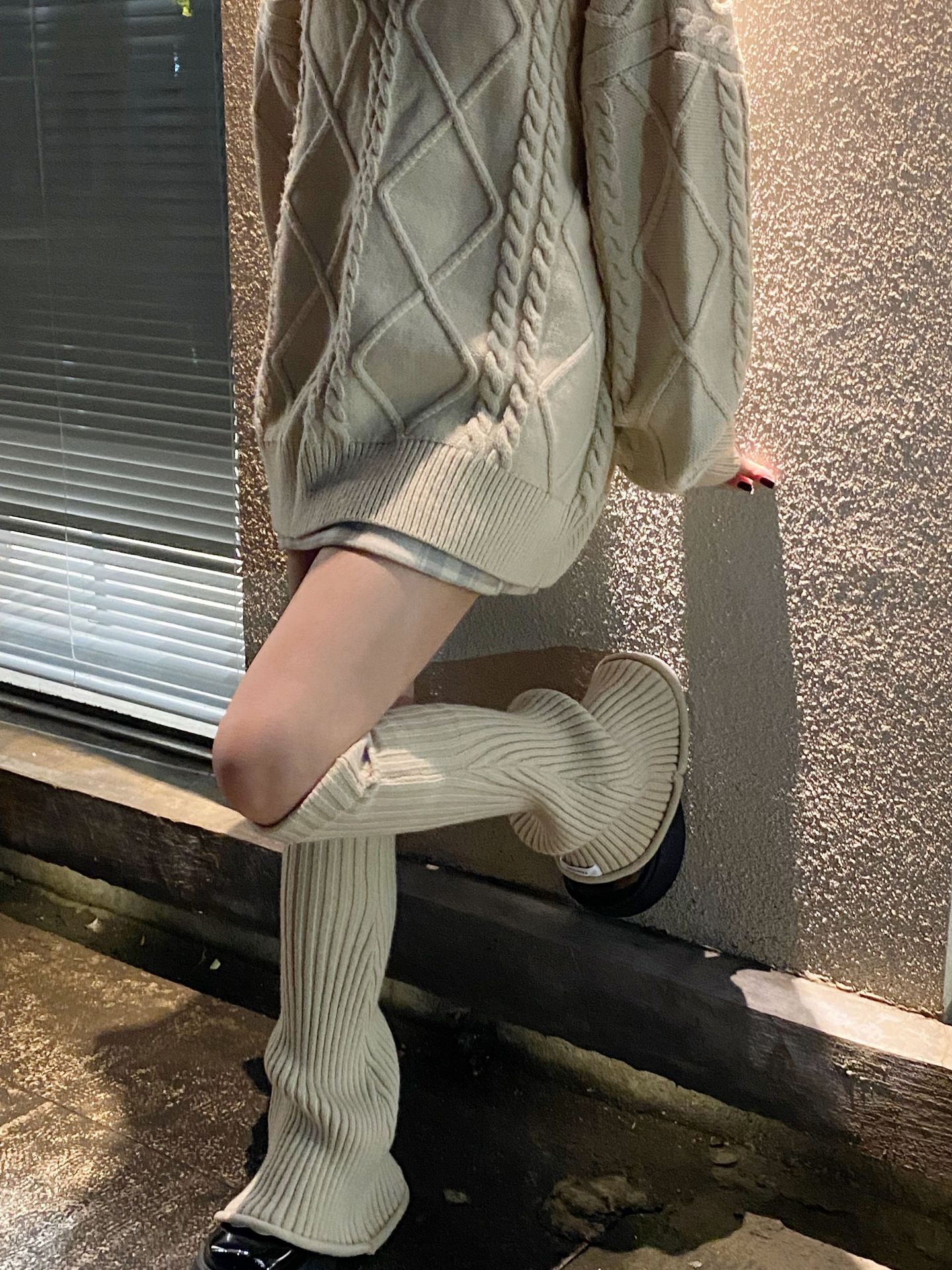 Otoño invierno influencers piernas calientes retro cuerno casquillo estilo nicho slim jersey rayas de lana piernas largas ligas pic 13