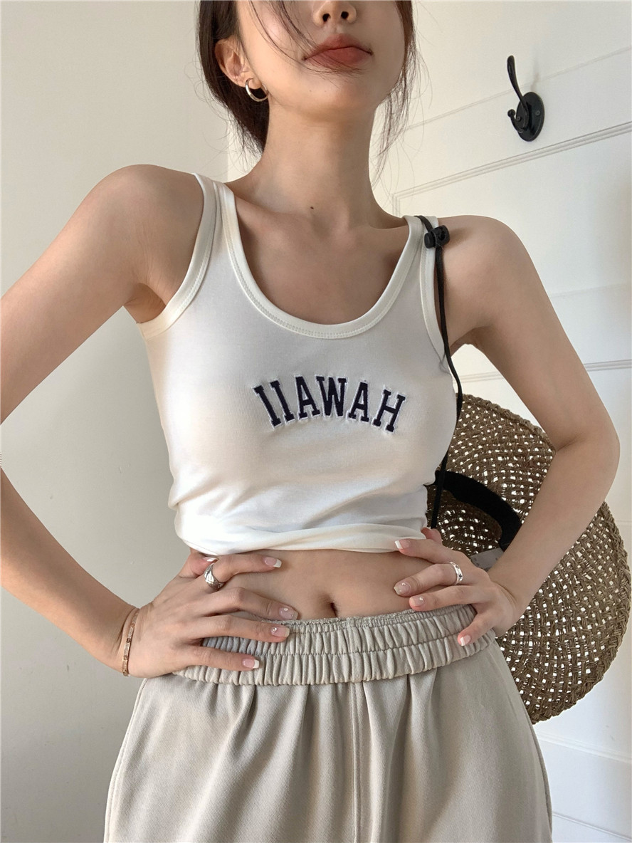 网红同款字母工字背心女舒适透气自带胸垫甜辣风修身显瘦短款上衣详情3