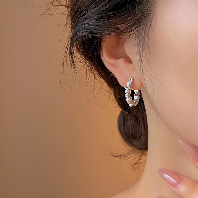 圆圈珍珠耳环小众设计轻奢高级感耳饰女新款个性独特法式复古耳扣详情9