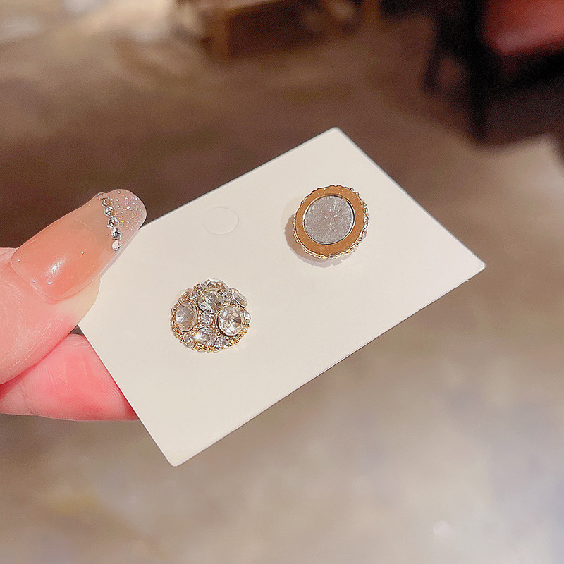 日韩风时尚磁石耳环女高级感个性网红满钻无耳洞磁吸耳夹耳饰品详情4