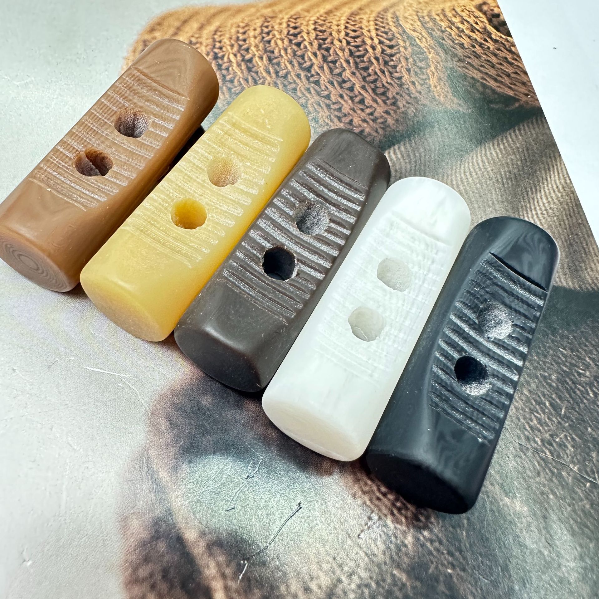 Fashionable overcoat with olive buttons, imitation horn buttons, coat, fur sweater, lamb fleece decorative buttons, and clothing accessories pic 9