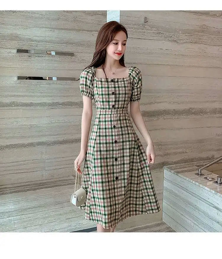 This 2022 summer new square-neck checkered puffed sleeve French retro knee-length dress is elegant, fashionable, waist-cinching and slimming pic 16