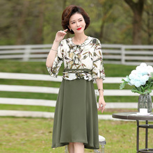 The 2022 new summer mom dress for middle-aged and elderly people aged 40 and 50 short-sleeved chiffon dress is elegant and stylish, making them look younger and slimmer pic 25