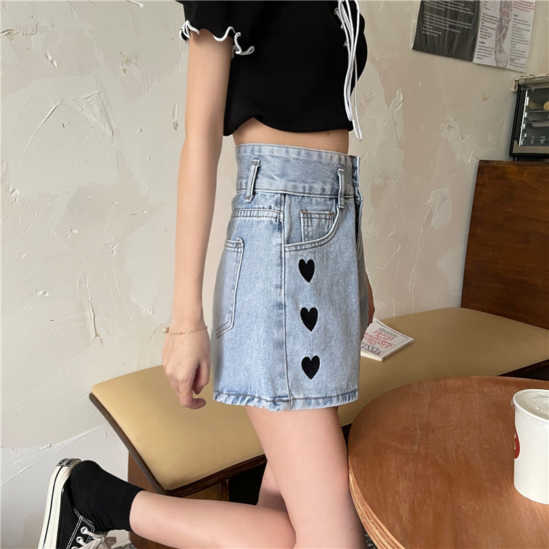Heart-shaped jeans for women, straight-leg loose, spring and autumn 2021 new style, casual high-waisted shorts with a design sense for petite women pic 4