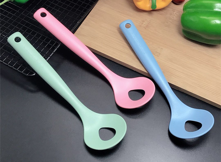 Kitchen gadgets: Meatball and meatball maker, hand-free meatball and fish ball extruder, creative plastic pill-pressing spoon pic 4