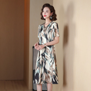 The 2023 new style of stylish knitted top for middle-aged mothers in autumn and thin base layer sweaters for middle-aged and elderly women in spring and autumn pic 15