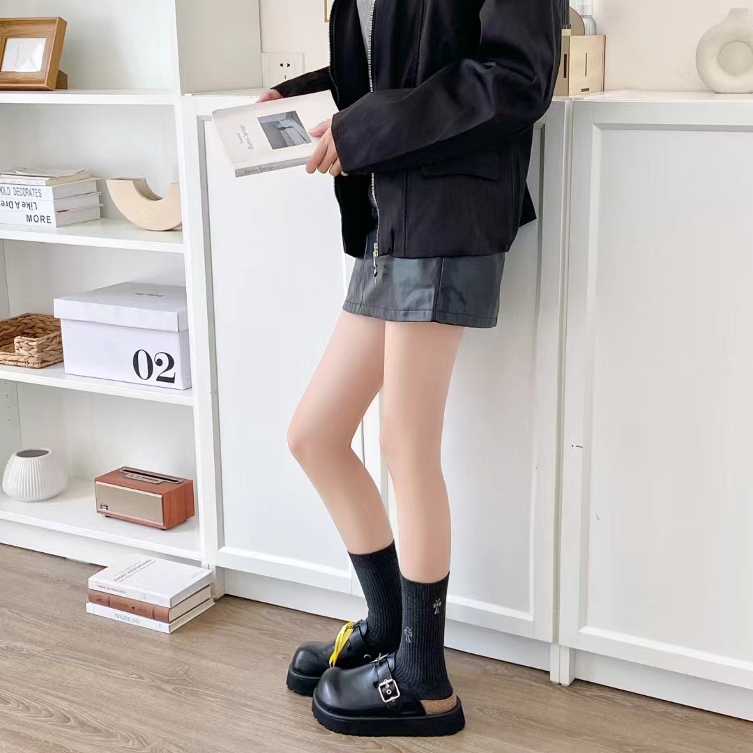 秋冬新款女士中筒袜 欧货黑白灰纯色缝十字架堆堆袜刺绣十字架袜详情4