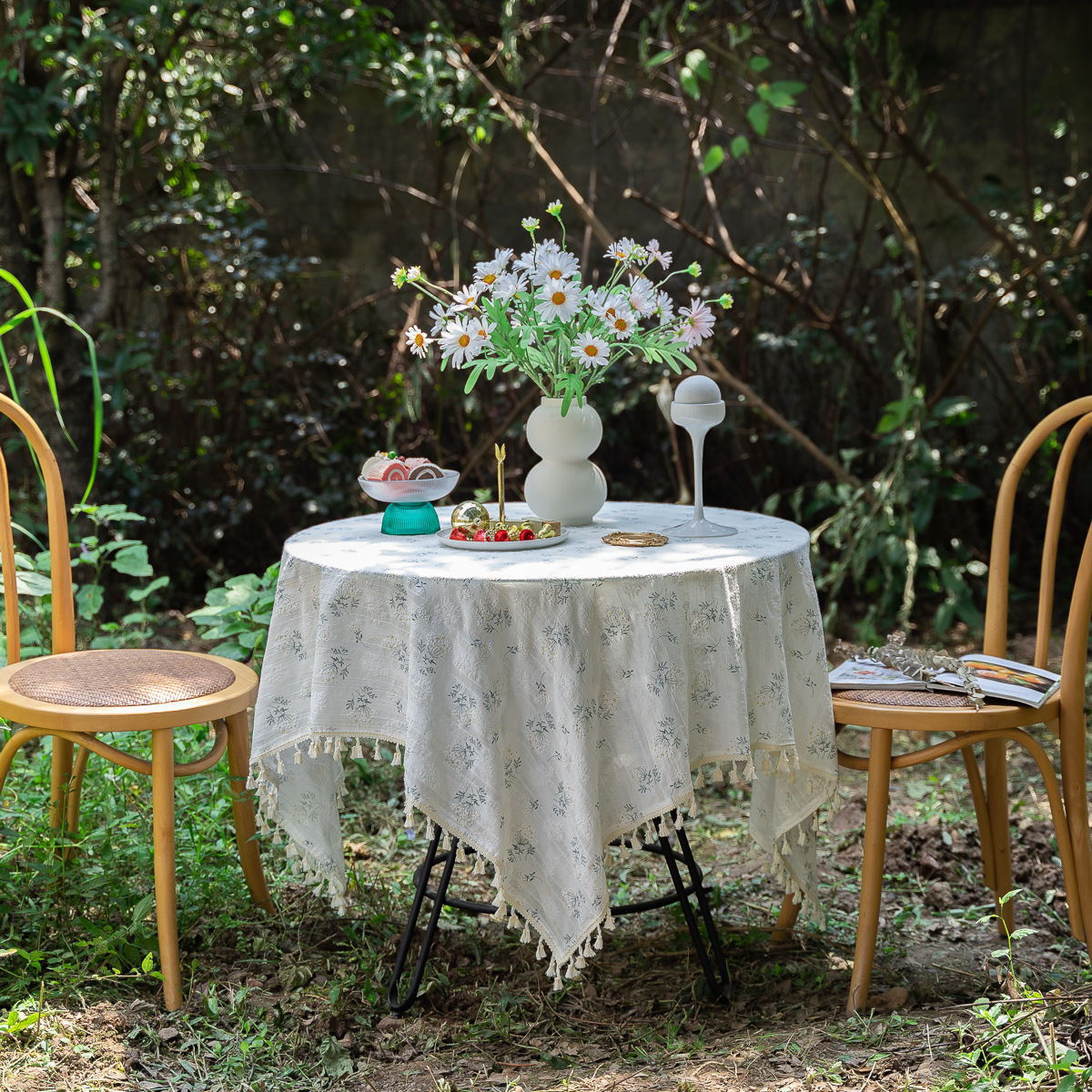 Fresh and clean cross-border tablecloth ins lilac flower fragments garden cotton and linen tablecloth fabric American decoration Amazon picnic cloth pic 4