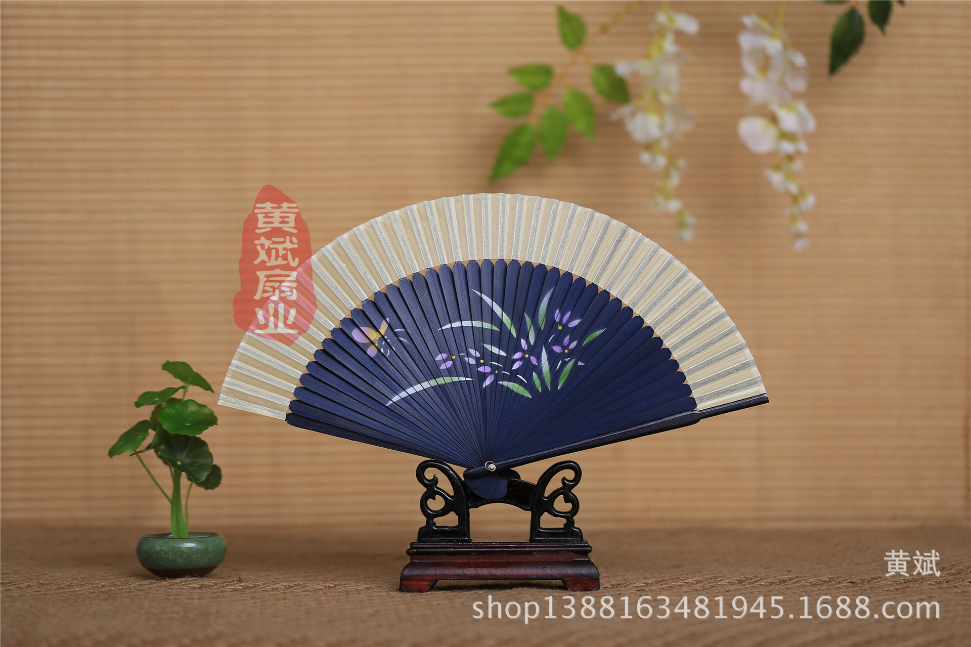 头青喷绘扇  多款花鸟 美女图 高档女扇 珠光柄喷绘丝绸扇子 折扇详情10