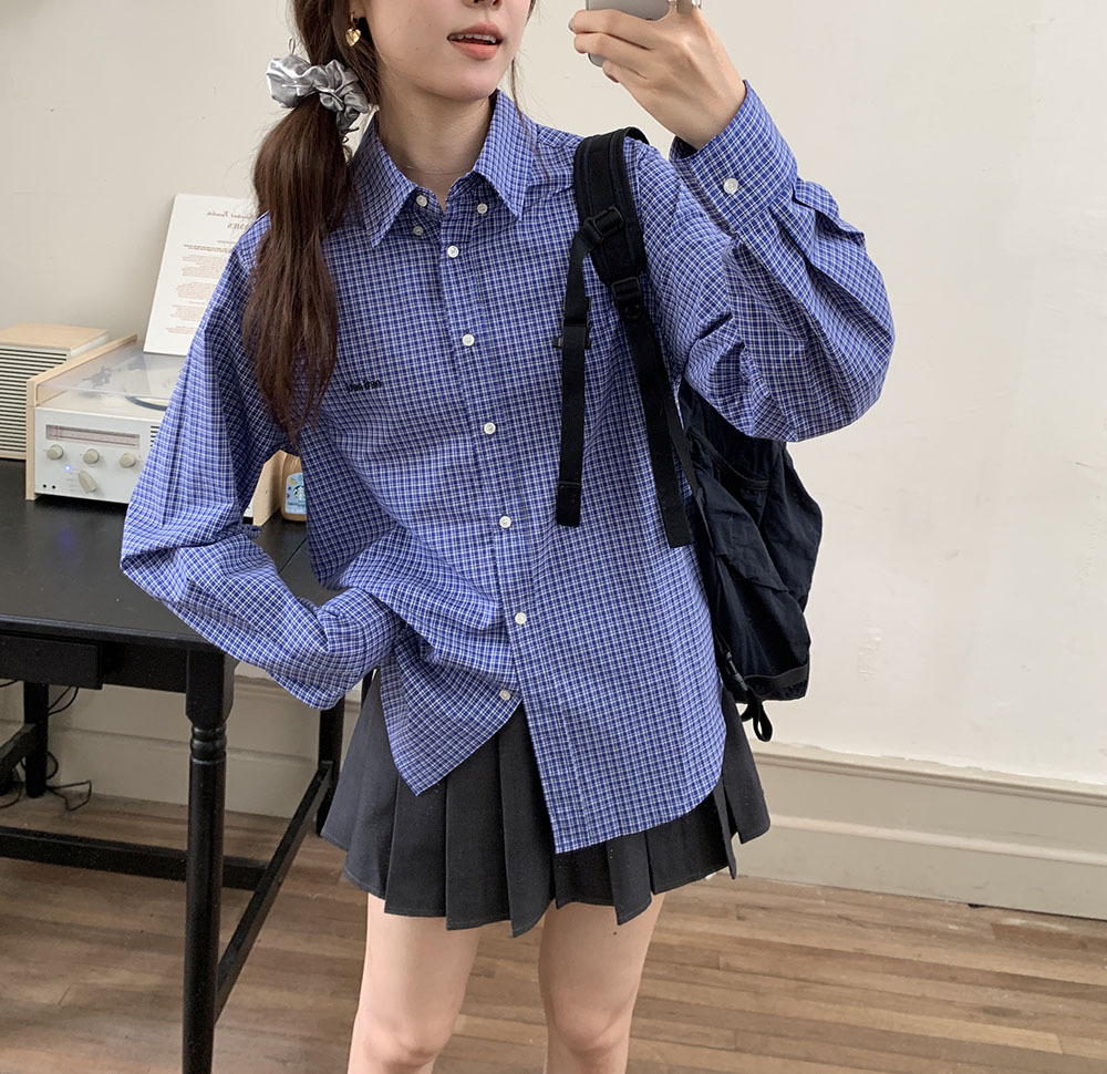A real photo of a woman wearing a retro, fair-skinned, blue checkered, simple letter-embroidered single-breasted long-sleeved shirt on Korean Instagram in autumn pic 9