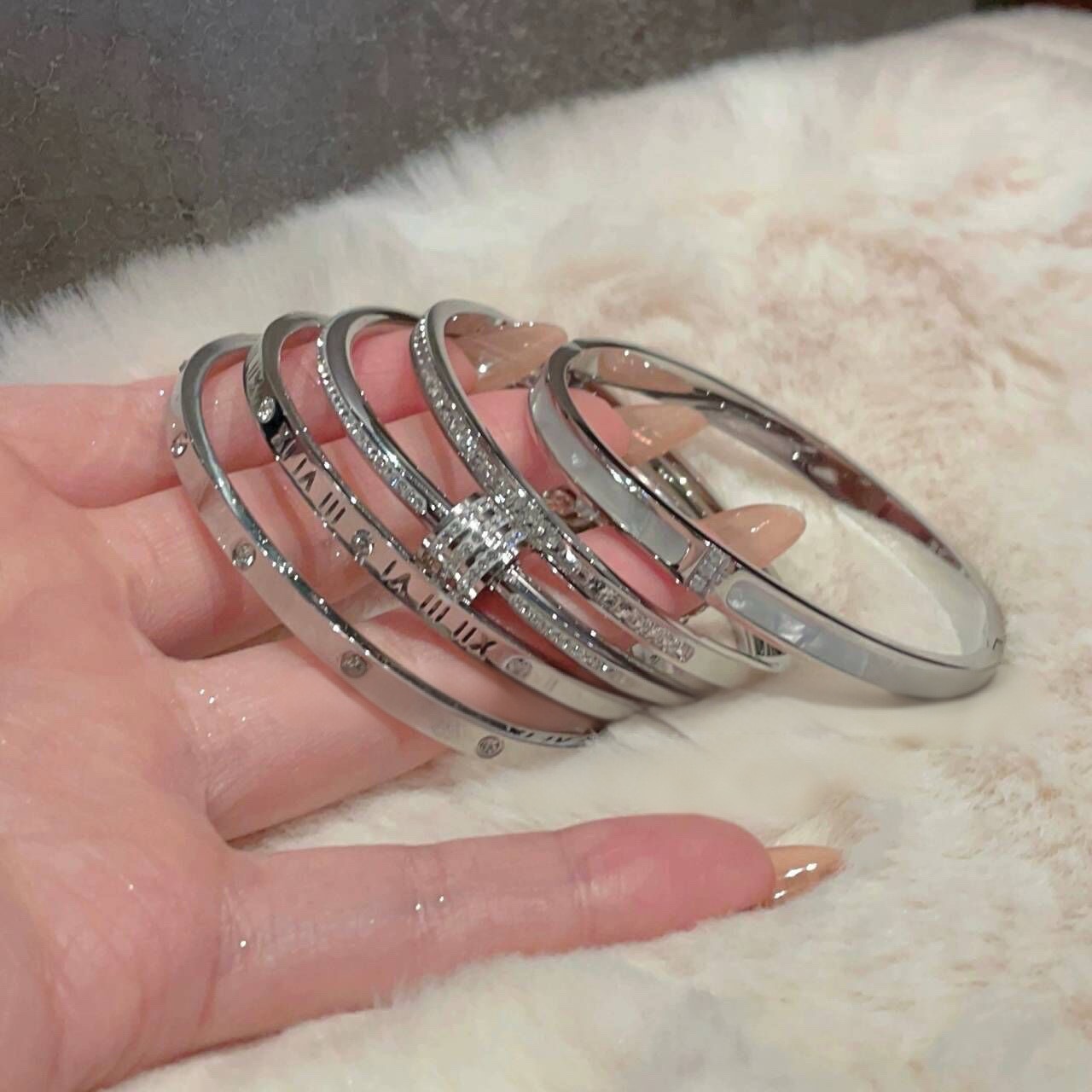 This light luxury and high-end bracelet, slightly studded with diamonds, is a fashionable and simple titanium steel bracelet that does not fade. It is a versatile accessory for couples pic 9