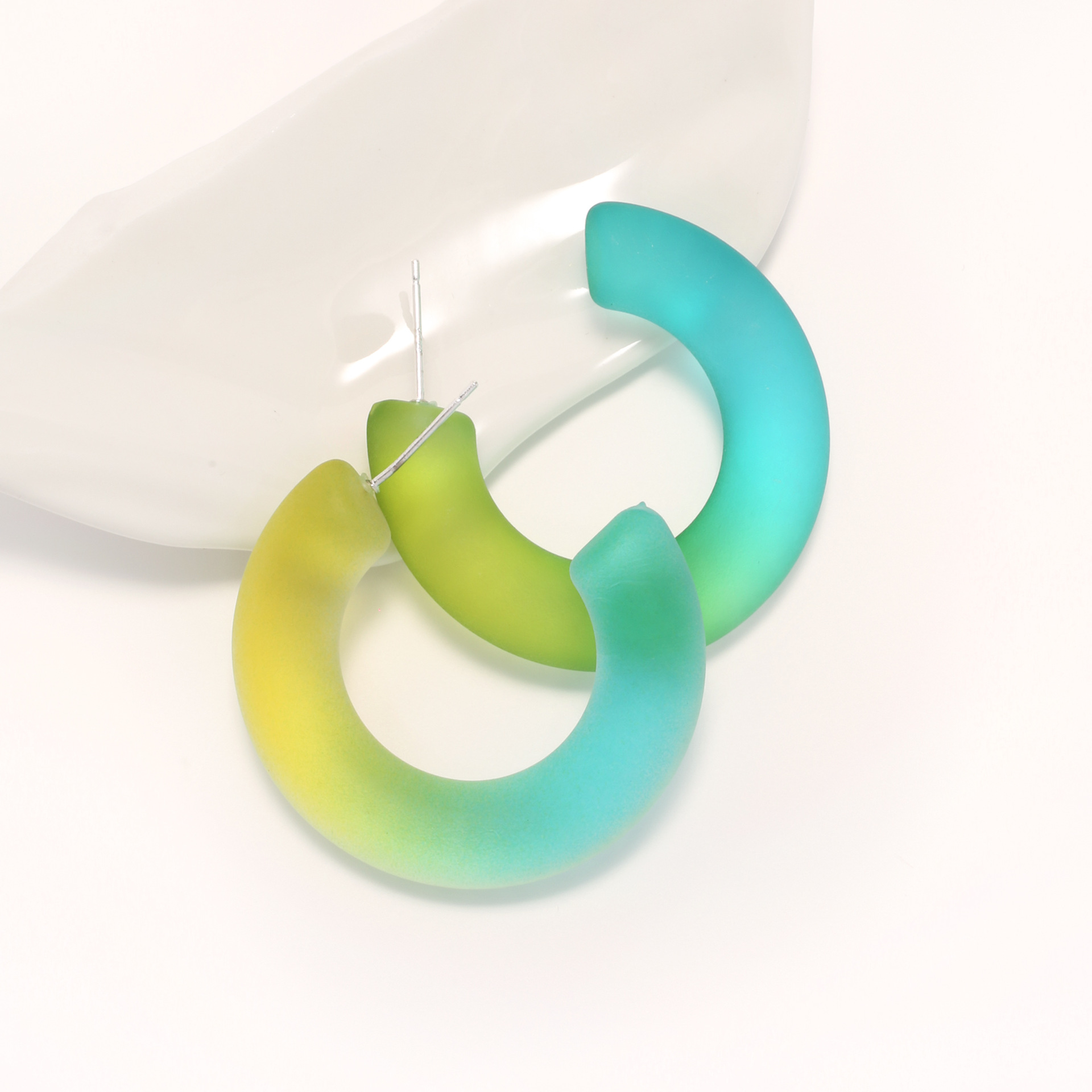 Korean-style simple and fresh gradient jelly color resin earrings, versatile and creative C-shaped semi-circular stud earrings for women pic 5