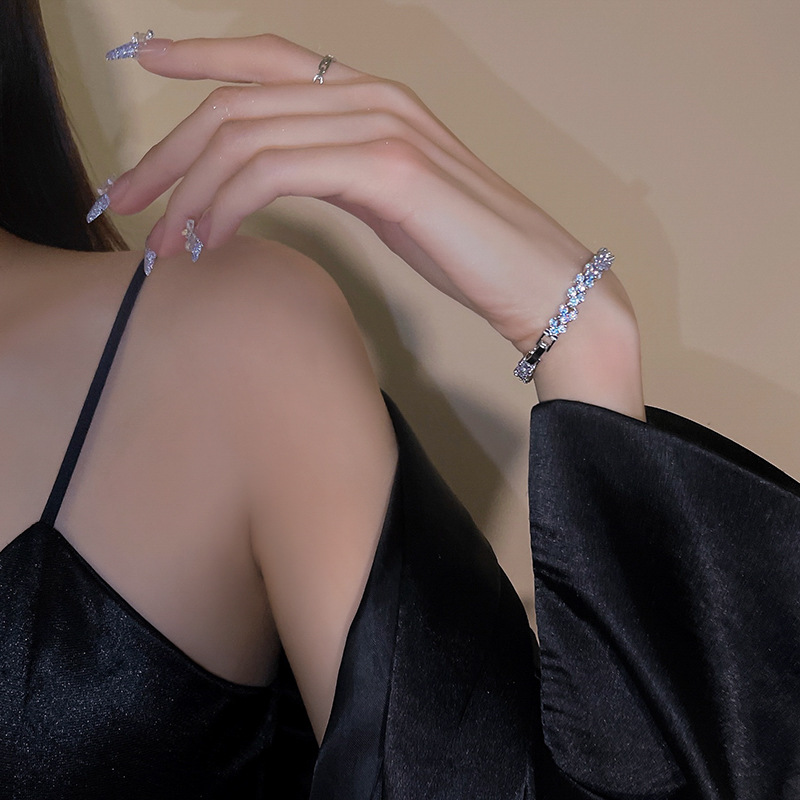 Korean fashion Zircon adjustable bracelet, a light luxury and high-end style bracelet, is unique and versatile, a new type of elegant jewelry pic 34