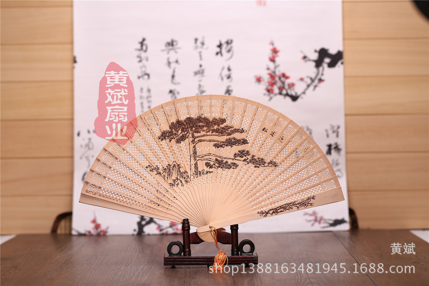 11只彩鹤扇子批发礼品扇禾木扇仿檀香扇带香镂空印花带扇盒详情17