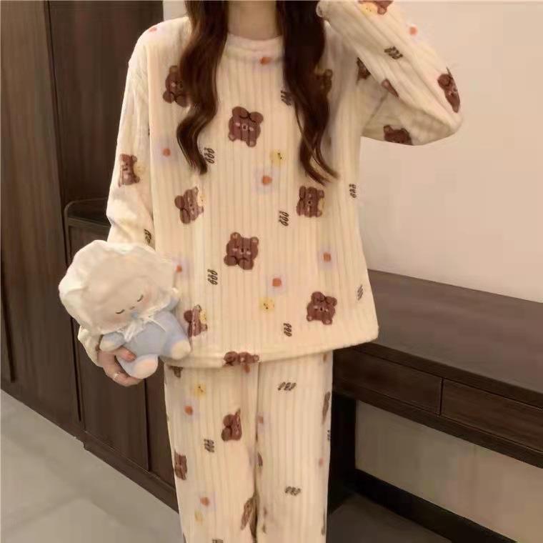 Autumn and winter collection: Bear print coral fleece pajama set, loose and warm outerwear for women, long-sleeved two-piece home wear pic 4