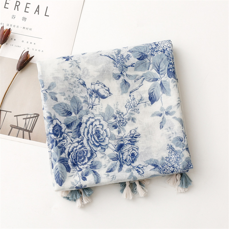 A traditional Chinese style, retro blue and white porcelain, cotton and linen hand-held scarf with a touch, and a long fringed gauze scarf pic 12