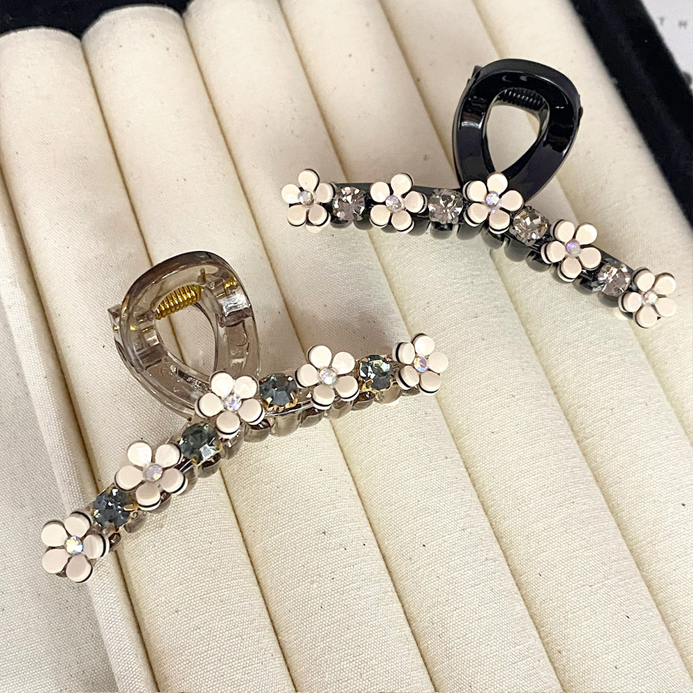 High-end camellia semi-tied hair clips for women, a niche hair accessory with diamonds, simple and elegant style, small grappling clips, less hair volume, shark clips pic 24