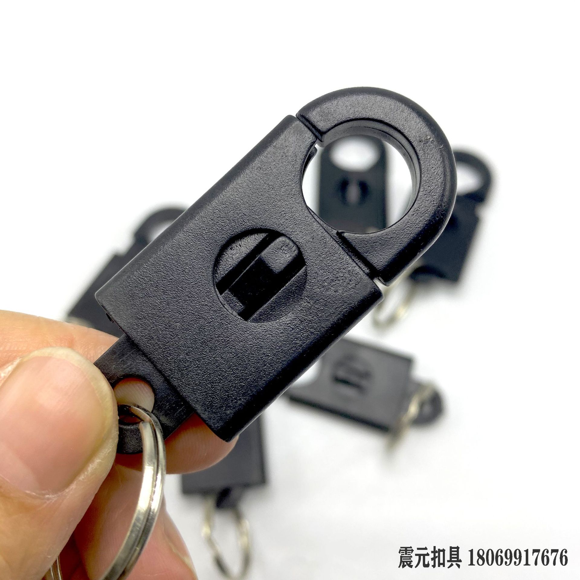 We have a wide range of plastic padlocks for bags, rope ends, hooks, movable hooks, handbag hooks, key chain hooks and other accessories in stock pic 4