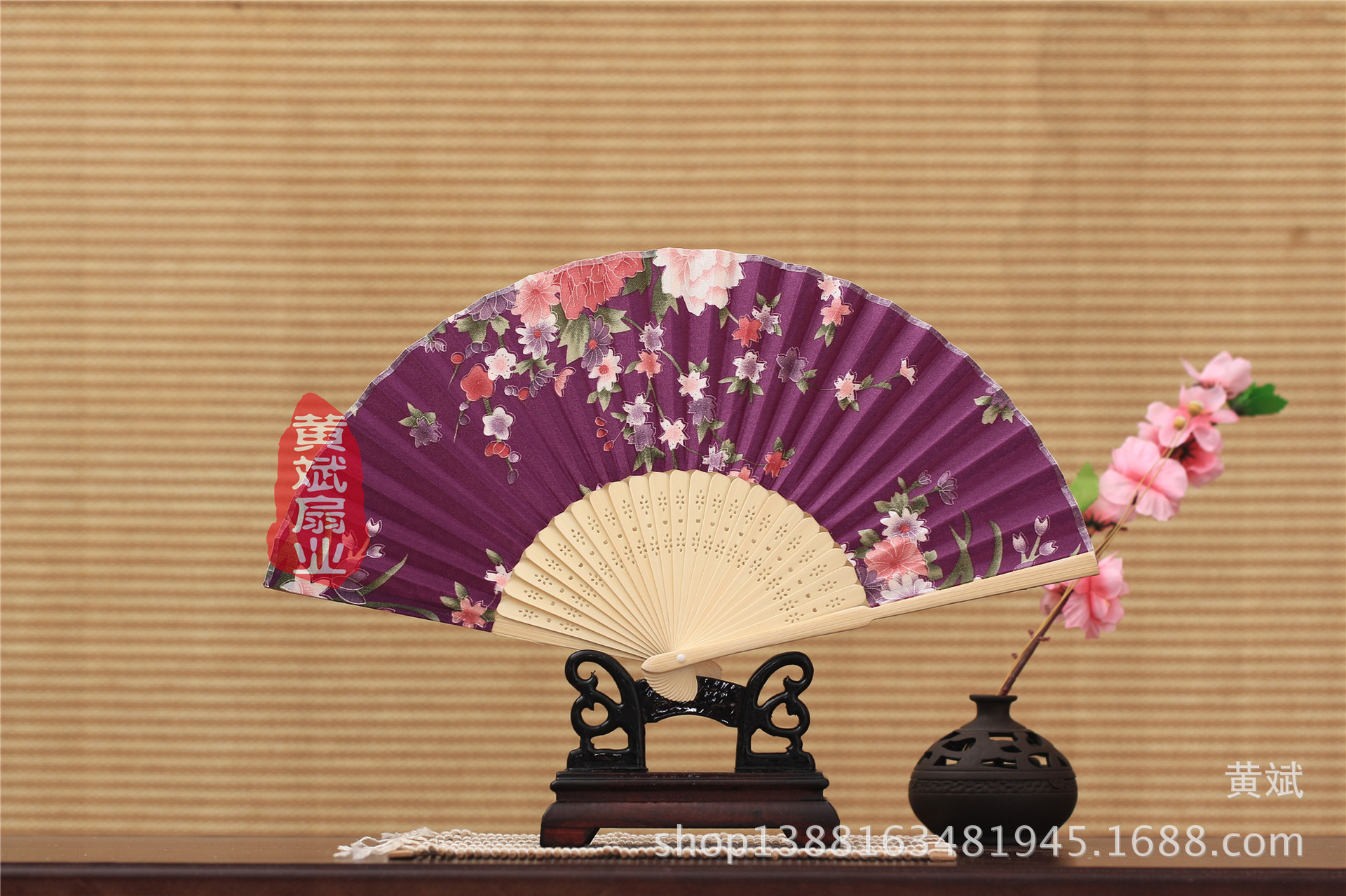 厂家直销 竹骨中国风工艺品女扇 复古绸布扇 日式和风折扇 批发详情4