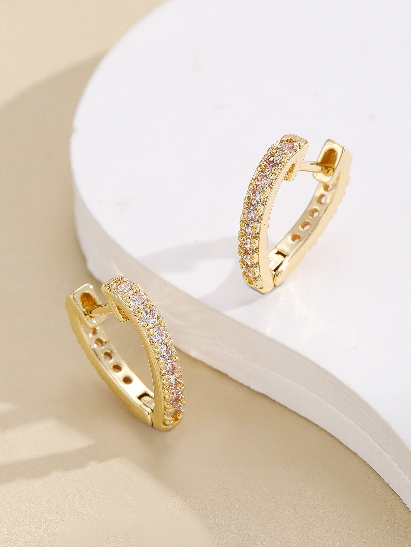 Cross-border best-selling Korean-style fashionable and trendy retro earrings and ear buckles, cute chanel-style, slightly inset rhinestones, elegant ear rings for women pic 2