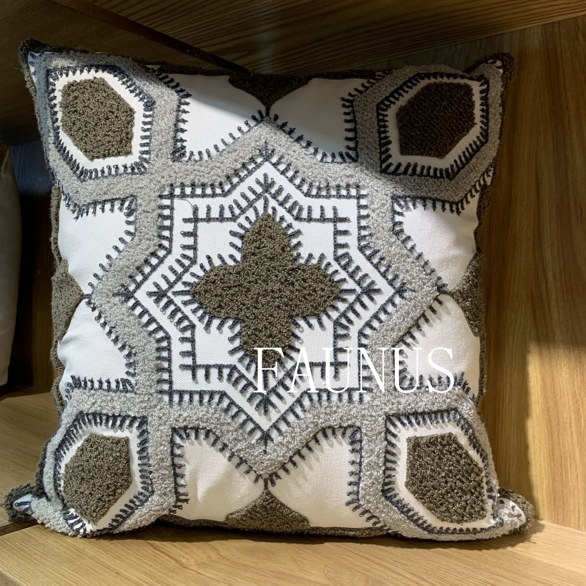 亚马逊爆款美式现代简约几何棉麻刺绣沙发抱枕绣花抱枕套
跨境详情14