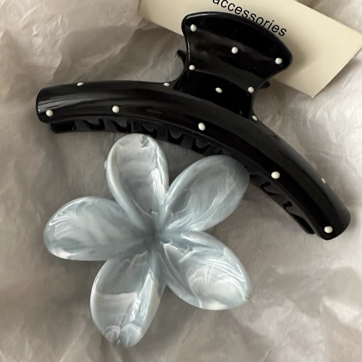 A best-selling, niche, high-appeal polka dot fryer clip, simple and elegant, half-tied hair clip at the back of the head pic 4