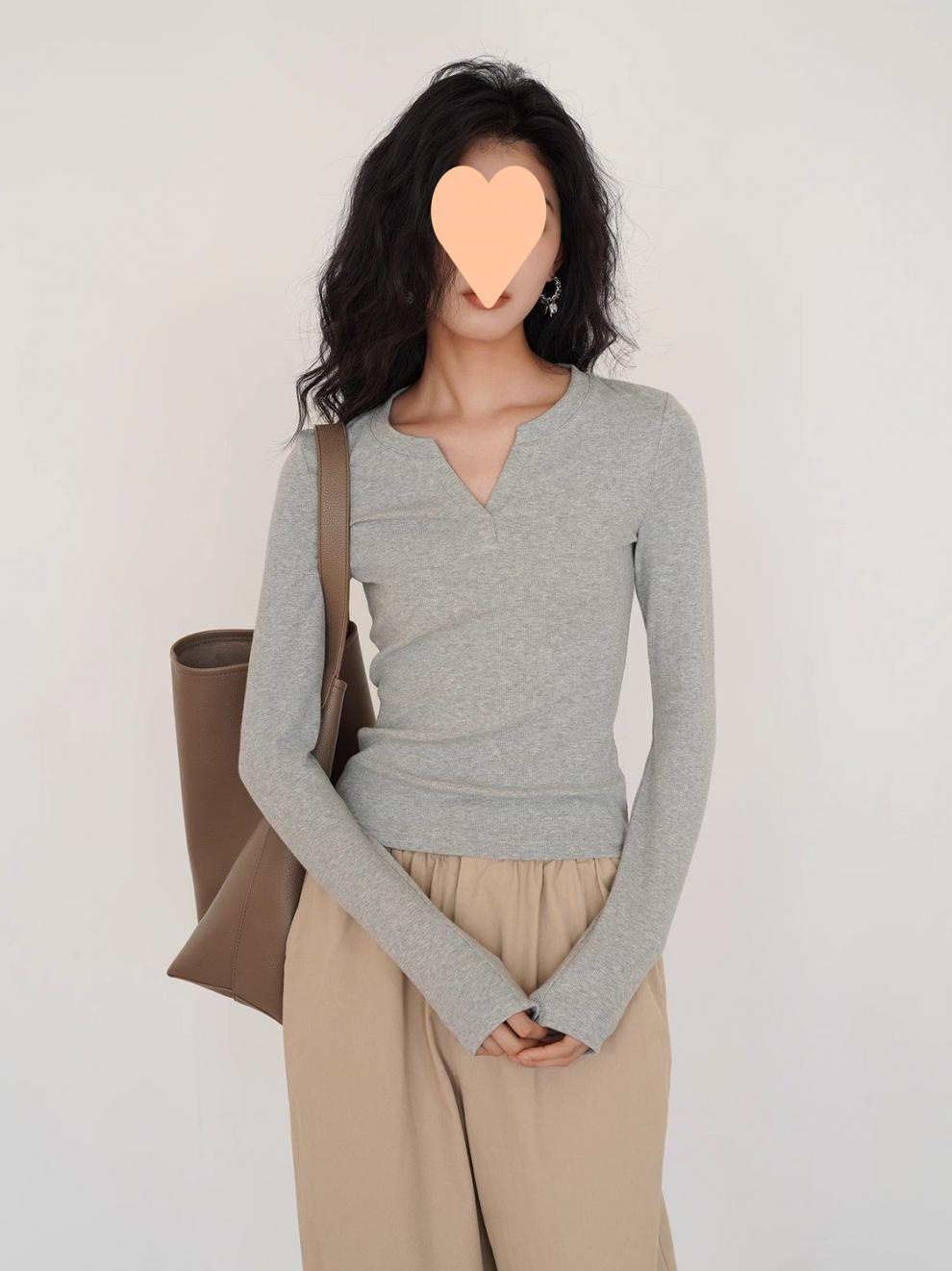 Floral grey V-neck modal base top for women, new autumn 2024 solid color slim fit paired with long-sleeved T-shirt pic 3