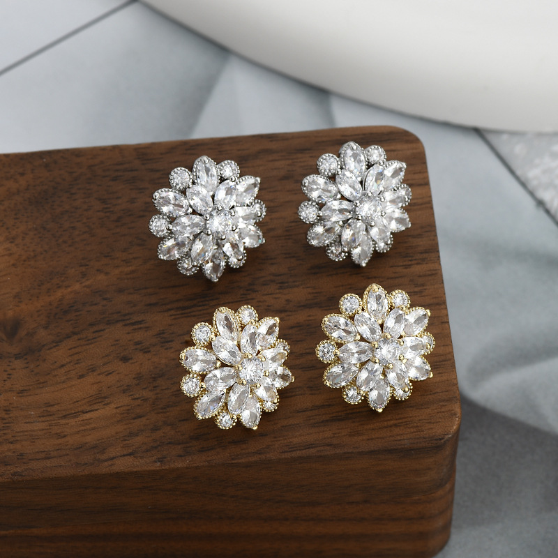 S925银针复古法式耳钉女小众设计感锆石花瓣耳饰简约百搭耳坠批发详情2