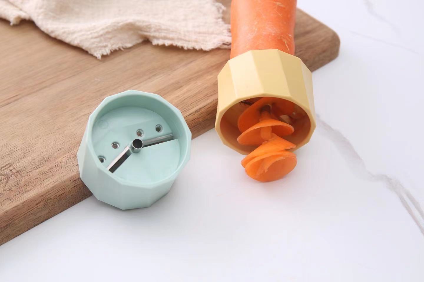 Two-in-one grater, cucumber and carrot grater, and vegetable cutter pic 1