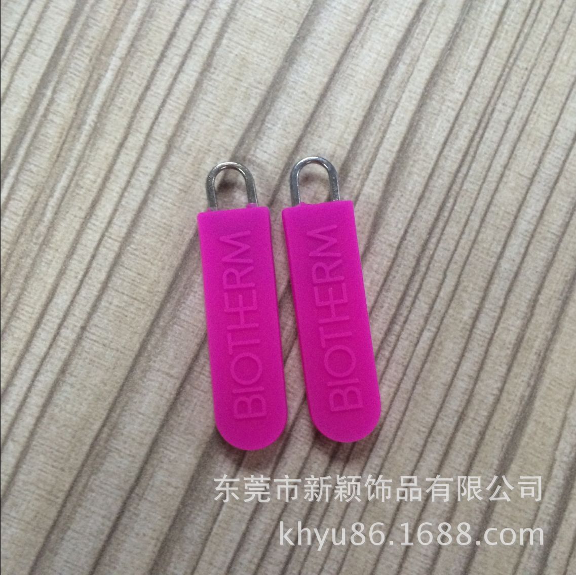 工厂优惠供应PVC软胶拉牌滴胶logo硅胶拉片 鞋帽服饰箱包拉头拉尾详情20