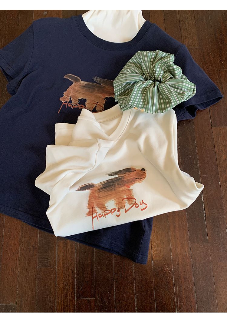 Short-sleeved T-shirt for women in the early autumn of 2024, with a loose, round neck and a simple, slimming design featuring a puppy print pic 2