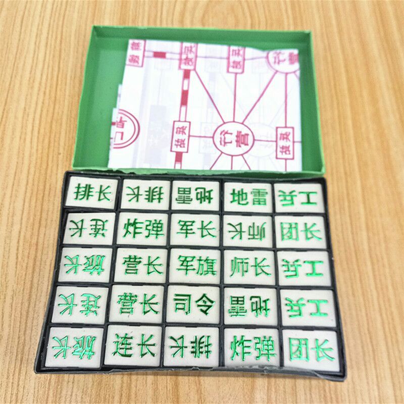 Factory direct sales of military flags, land battle chess, card games, casual games, entertainment and educational toys, Yiwu small commodities pic 5