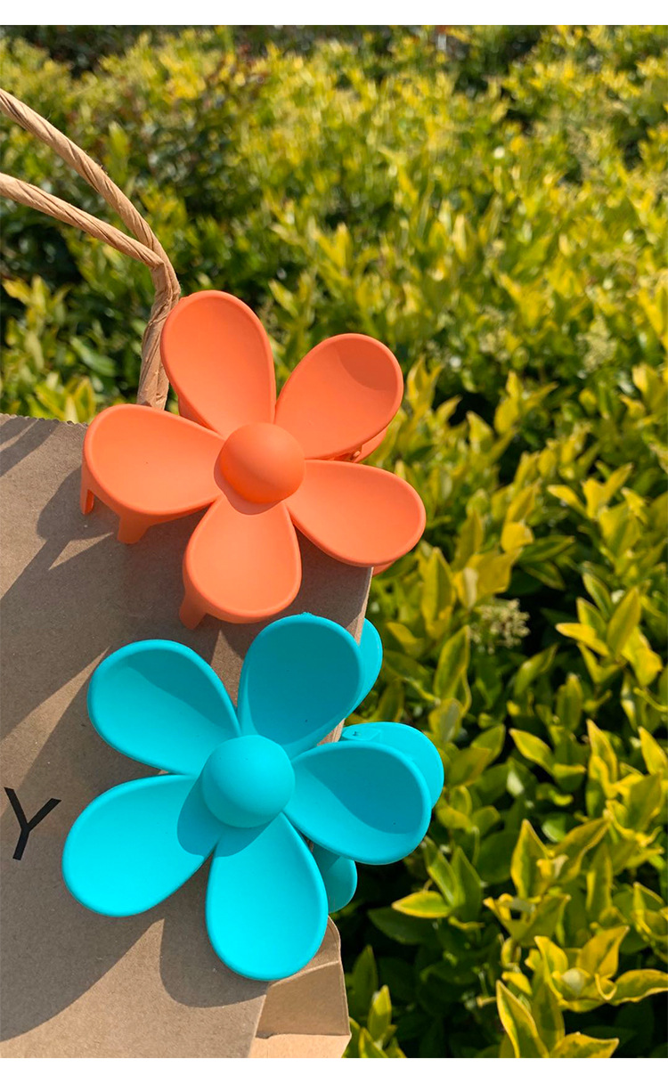 Duowei accessories, the same style as the Korean Internet, featuring a popular grab clip with a large flower design, is a super fairy-like hair clip and updo accessory for girls pic 14