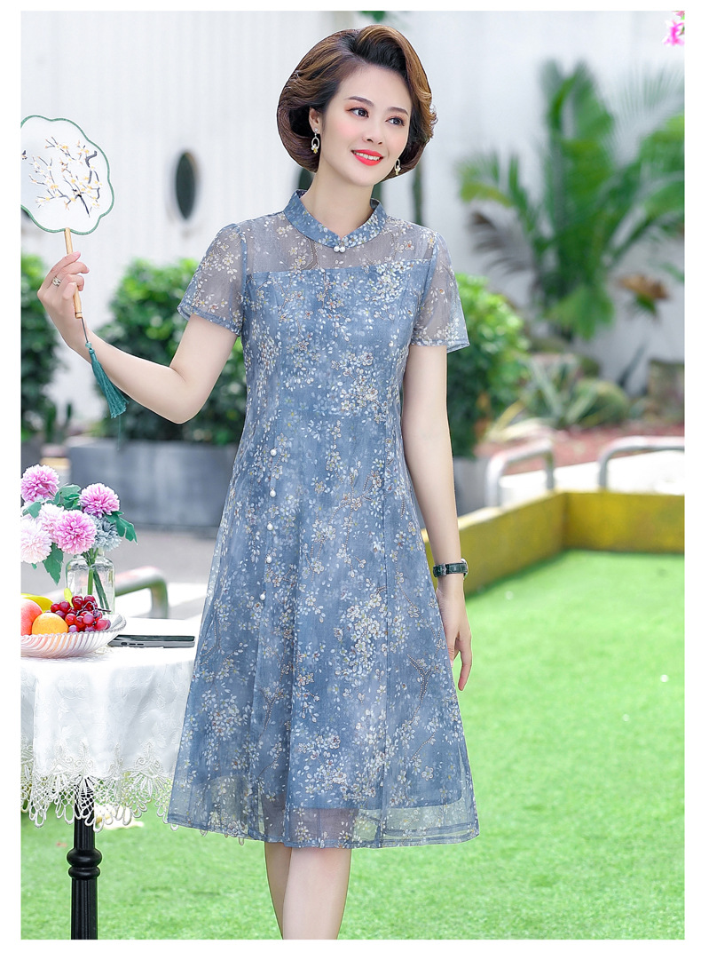 The 2022 new summer mom dress for middle-aged and elderly people aged 40 and 50 short-sleeved chiffon dress is elegant and stylish, making them look younger and slimmer pic 54