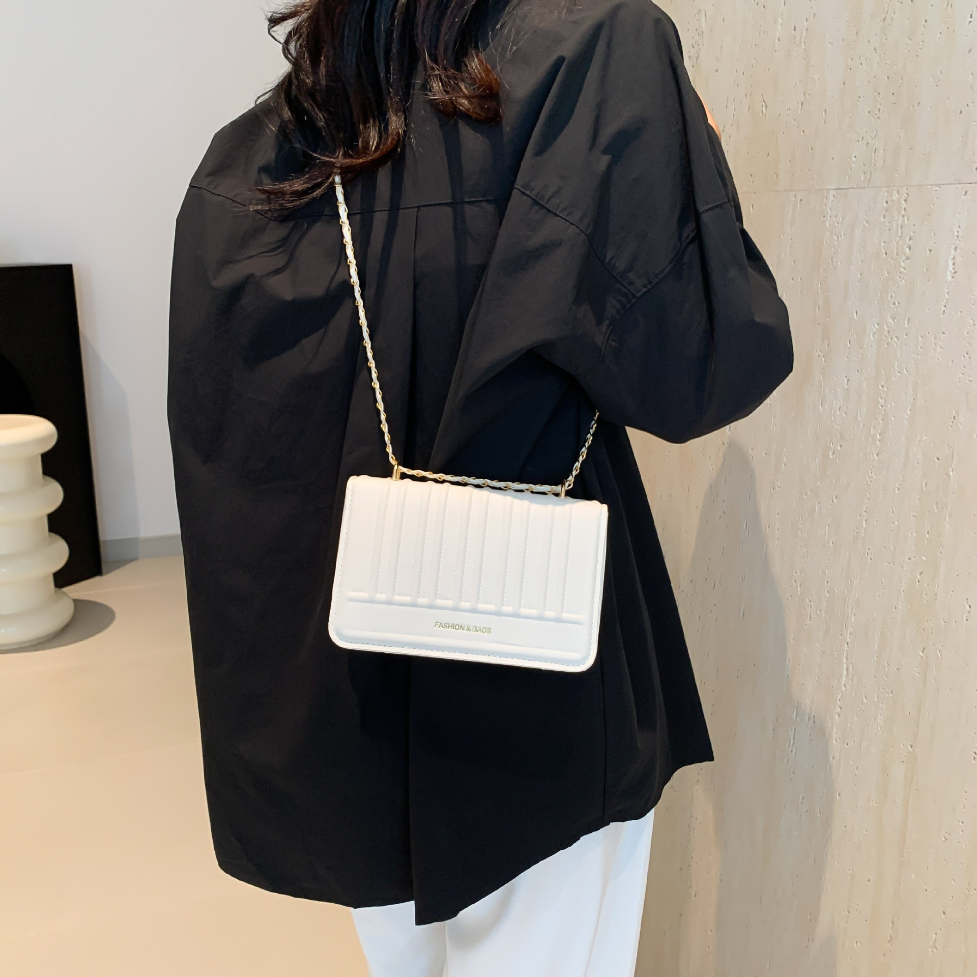 2024秋季新款时尚链条包包女斜挎包小方包简约菱格腋下包单肩包详情8