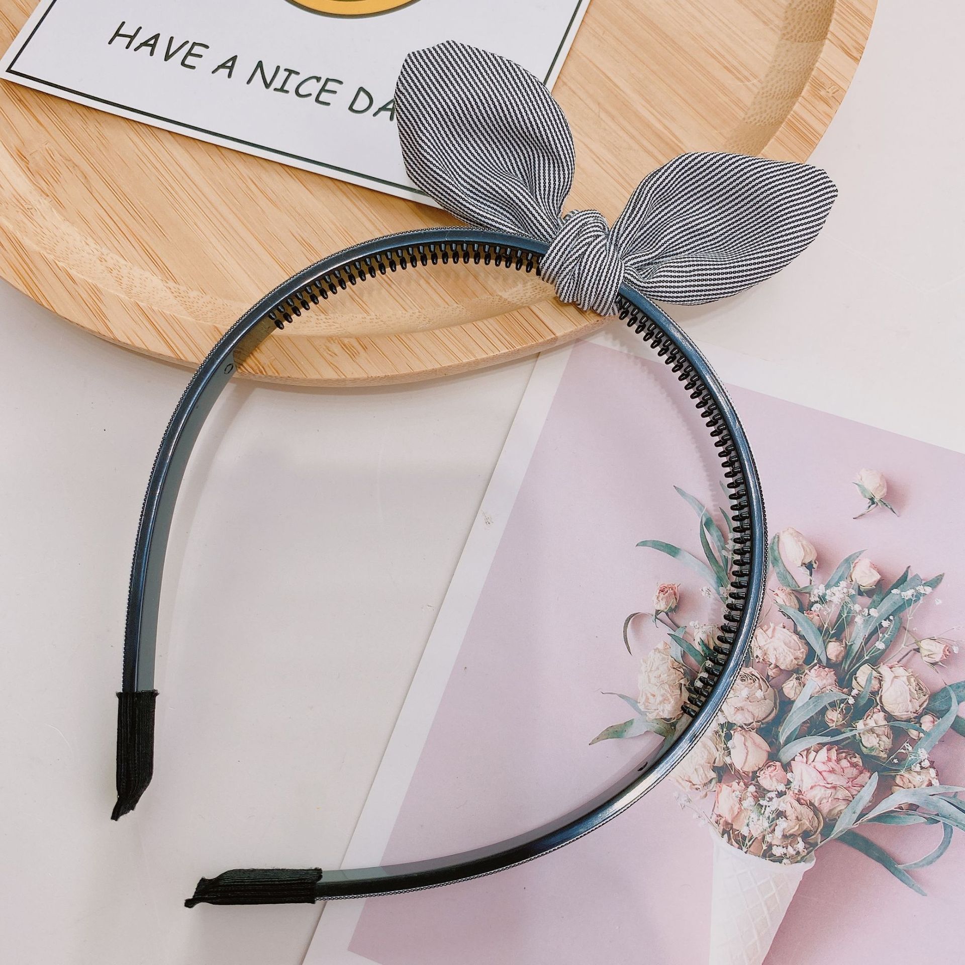 The new hair accessories from Dongdaemun, South Korea, feature a variety of floral rabbit-ear headbands, which are sweet and cute for girls pic 6