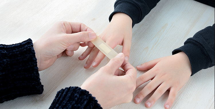 Cross-border foreign trade English PE hemostatic tape, skin-colored elastic waterproof band-aid, large breathable elastic band-aid pic 3