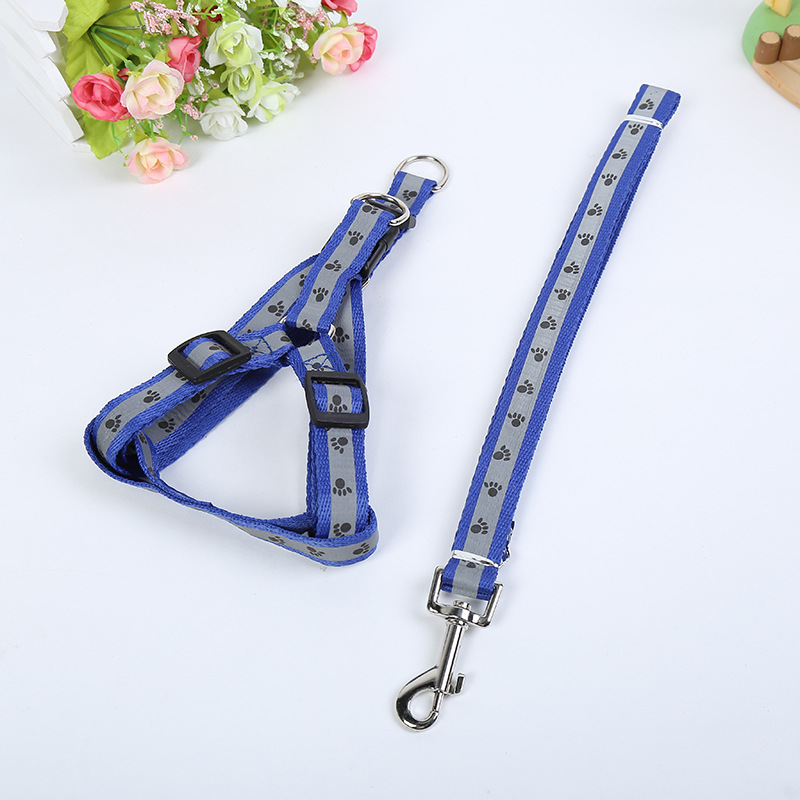 Wholesale of new outdoor pet leashes, small dog reflective footprints, chest and back dog leashes, and pet supplies from the manufacturer pic 4