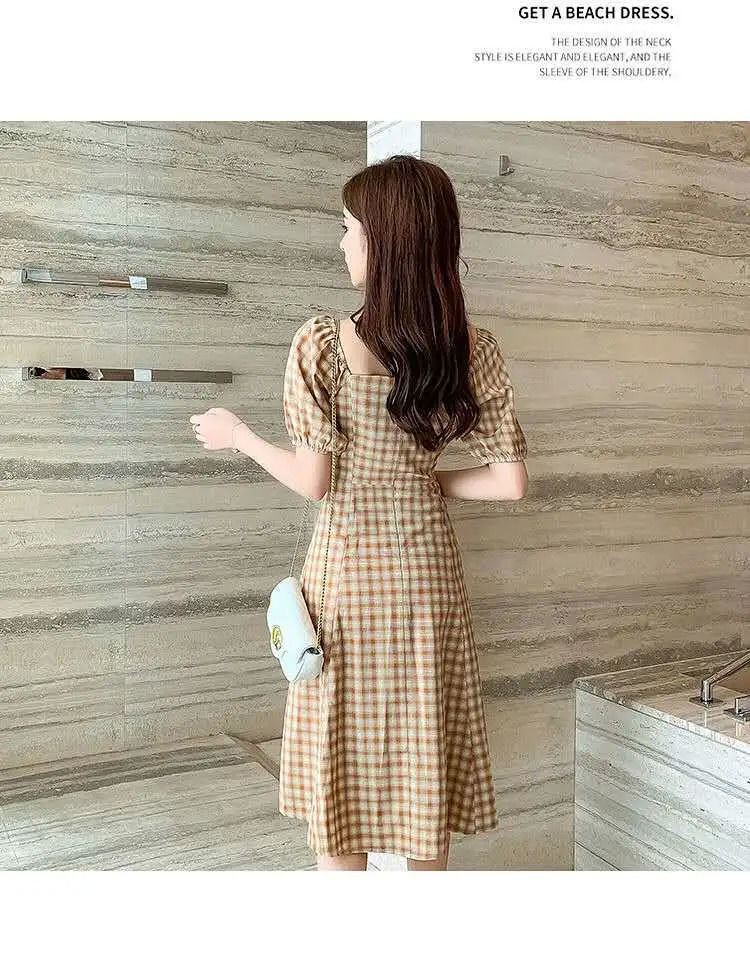 This 2022 summer new square-neck checkered puffed sleeve French retro knee-length dress is elegant, fashionable, waist-cinching and slimming pic 8