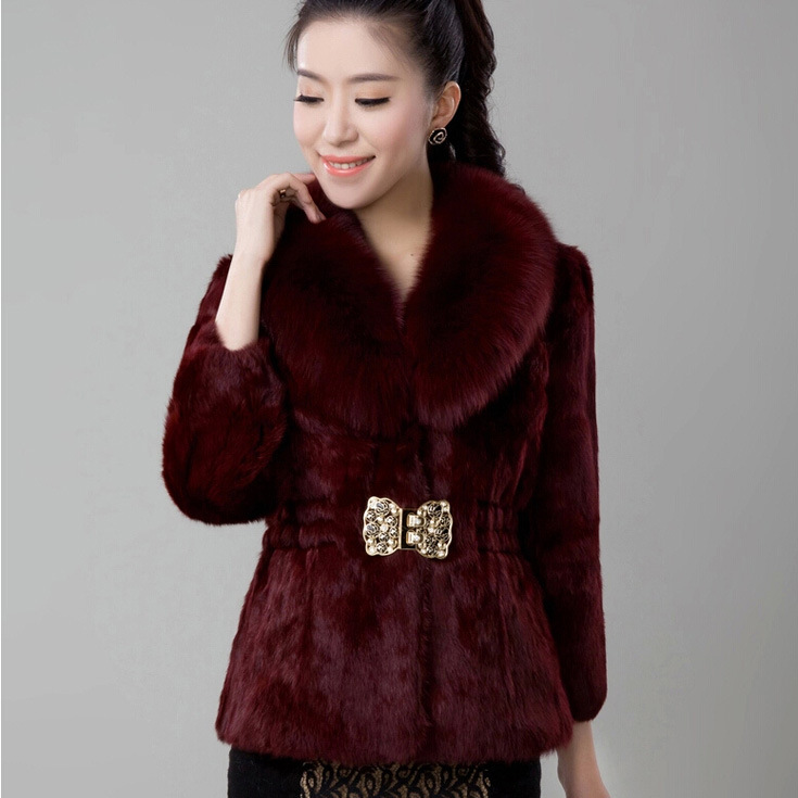 A new Korean-style fur coat for women in the autumn and winter of 2021, featuring short rabbit fur and fox fur collar faux fur for a slimming look pic 3