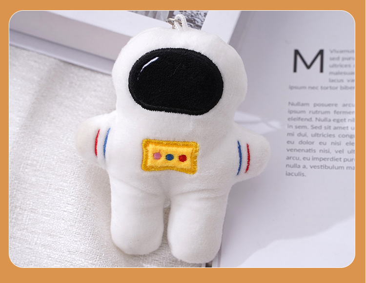 New cute astronaut keychains, astronaut pendants, backpack accessories, pendants manufacturer wholesale night market supply pic 6