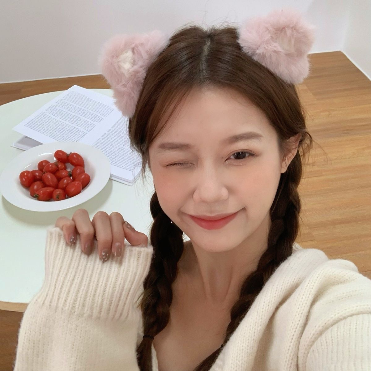 The new autumn and winter 2021 collection features sweet and sensual cat ear hair clips, faux fur rabbit hair top clips, plush hair clips, and Japanese and Korean hair accessories pic 4
