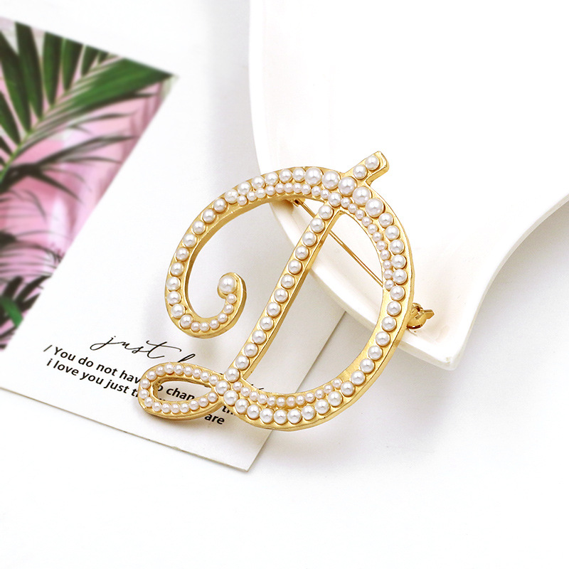 欧美时尚英文26个字母胸针 珍珠别针女胸花服饰配件饰品现货批发详情1