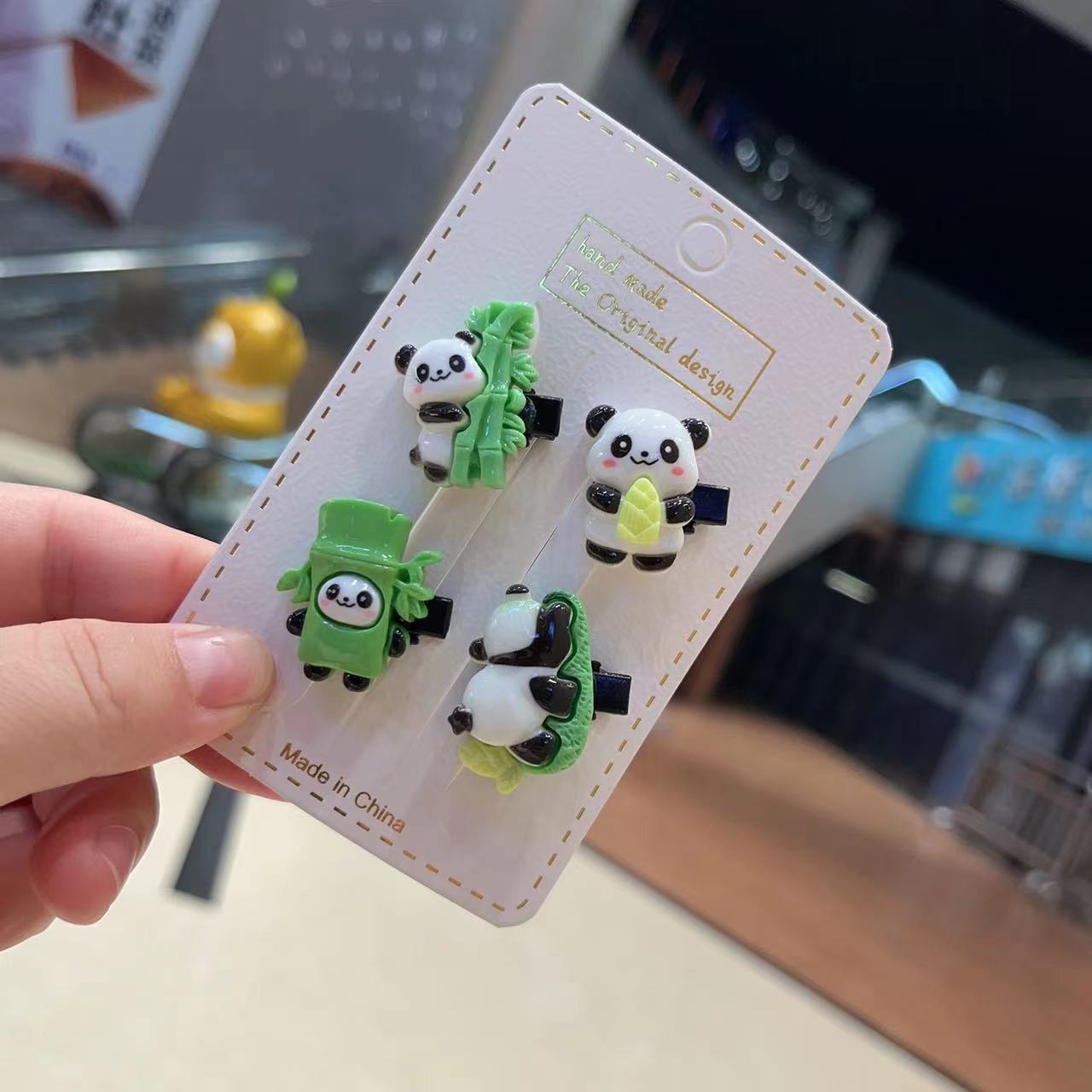 卡通可爱熊猫发绳新款亮面抱竹子熊猫发夹儿童鸭嘴夹发卡头饰批发详情2